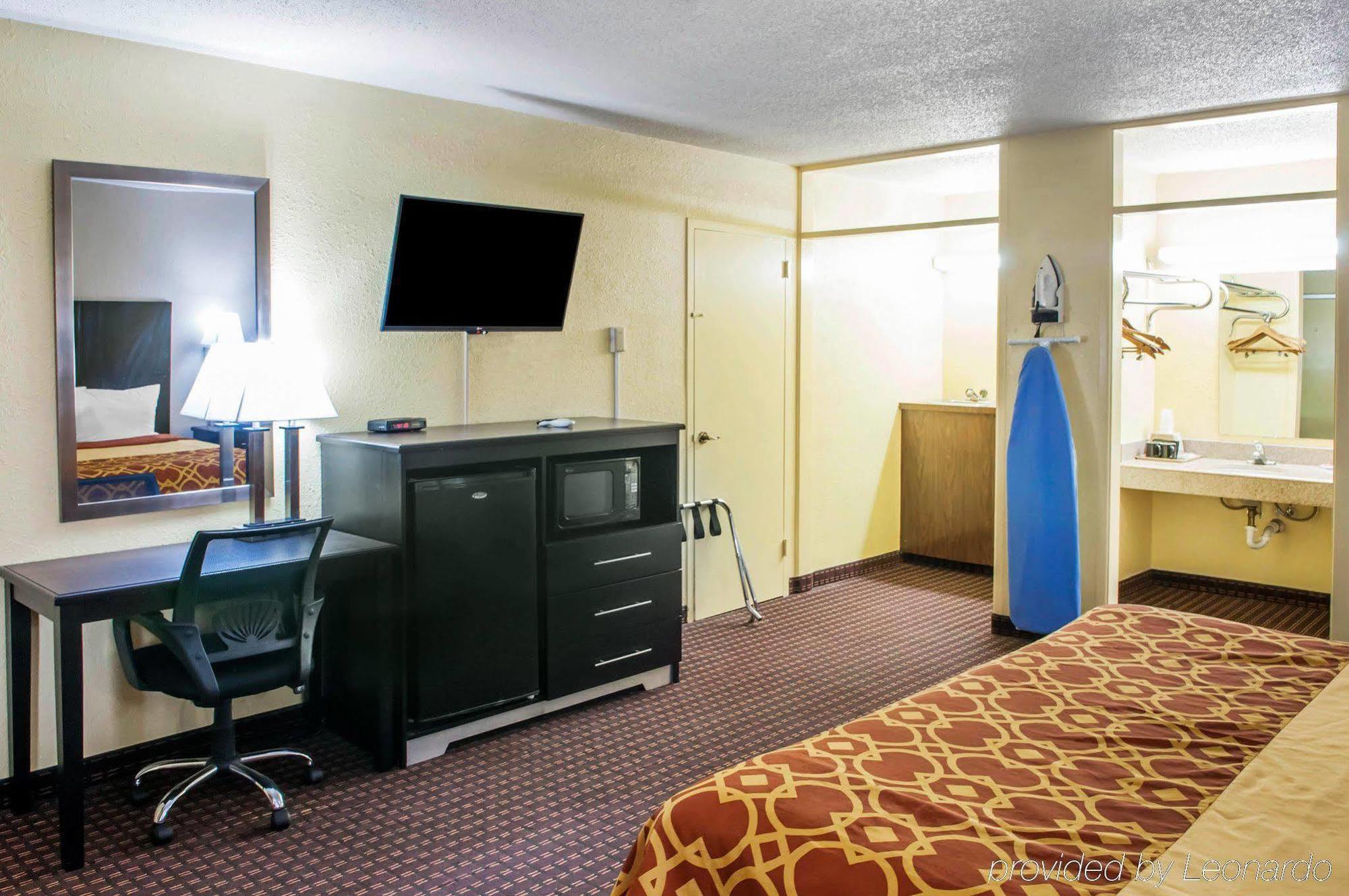 Econo Lodge Carlsbad Caverns Area Exteriör bild